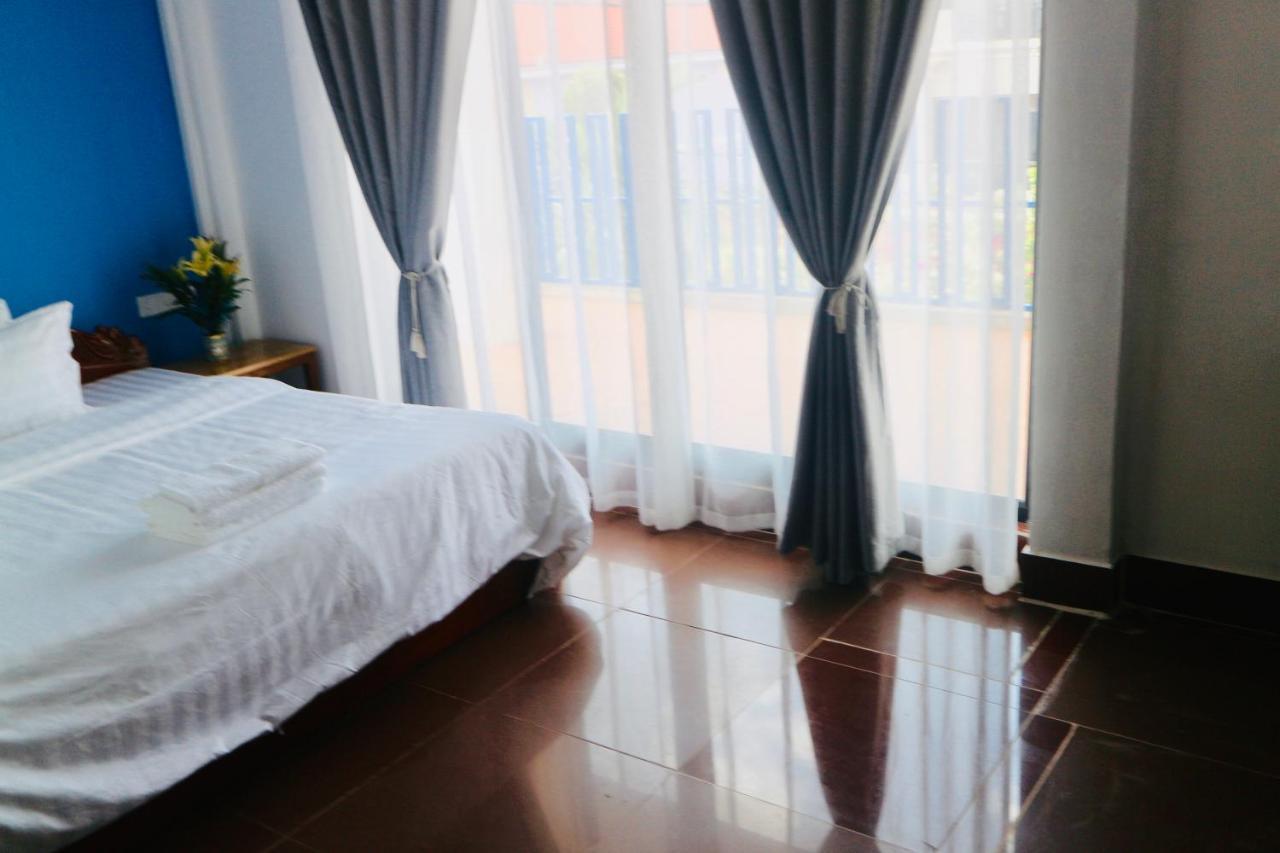 Pineapple Hostel Siem Reap Exterior photo